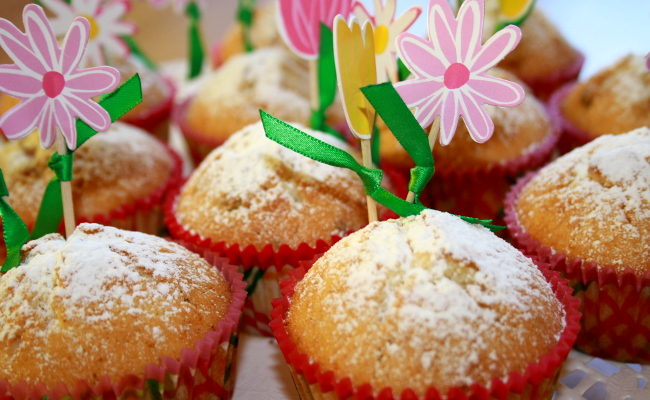 Muffiny z pistacjami i skórką cytrynową