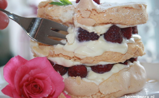 torcik bezowy z kremem